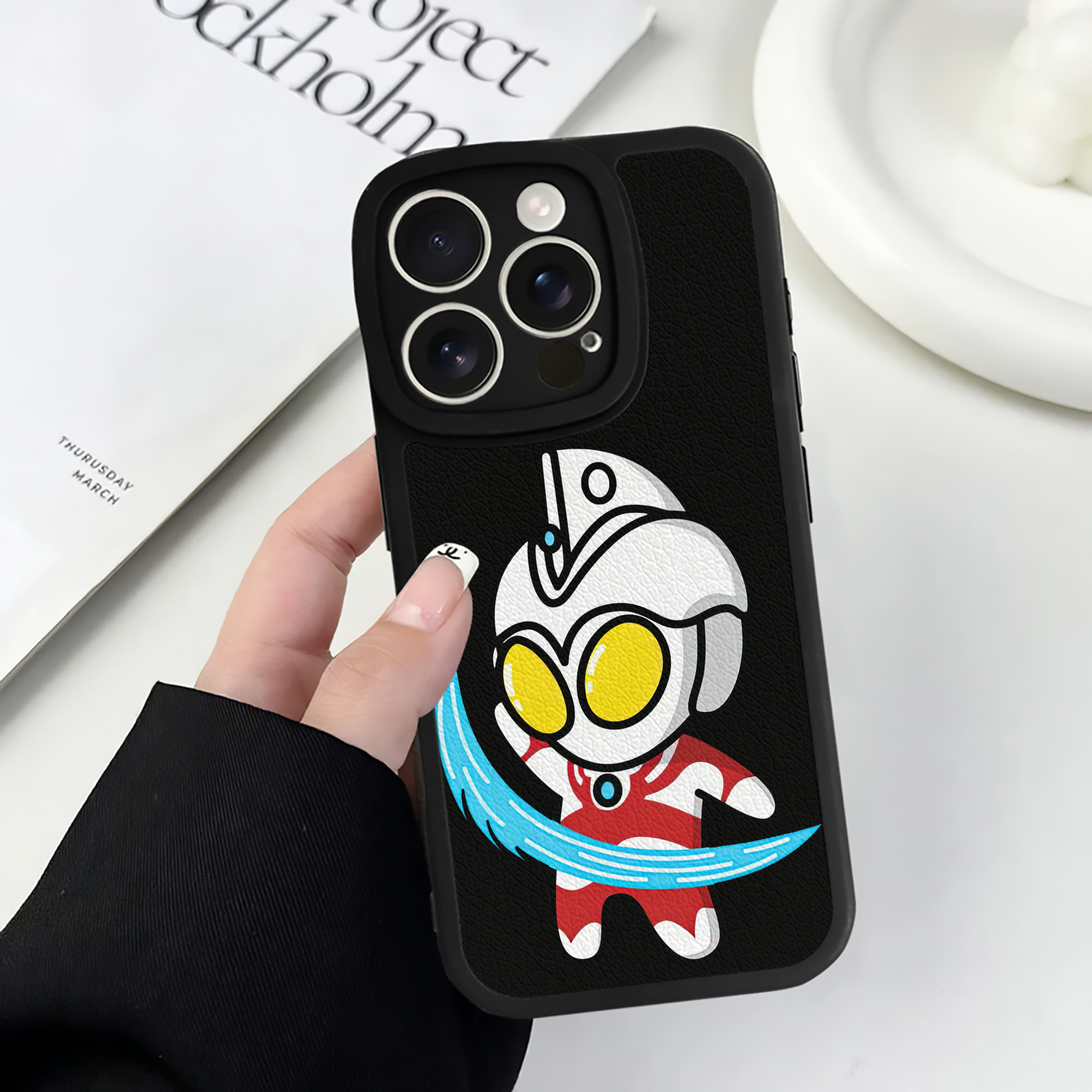 （画像用） ウルトラマン Ultraman 【iPhone 16シリーズ対応】シリコンスマホケース（レザー調） 材質：シリコン